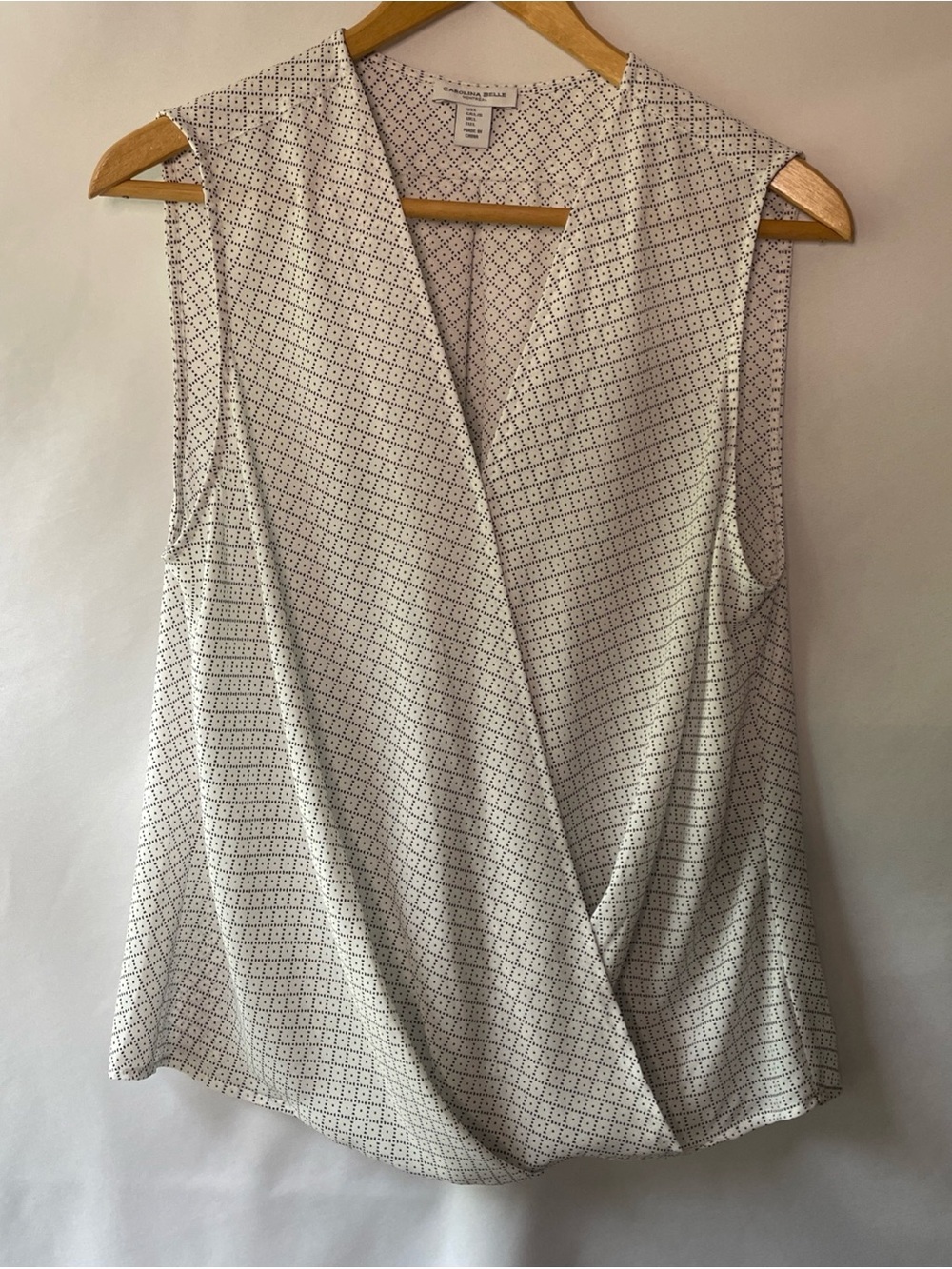 Carolina Belle Sleeveless Surplice Geometric Print Top - White/Black